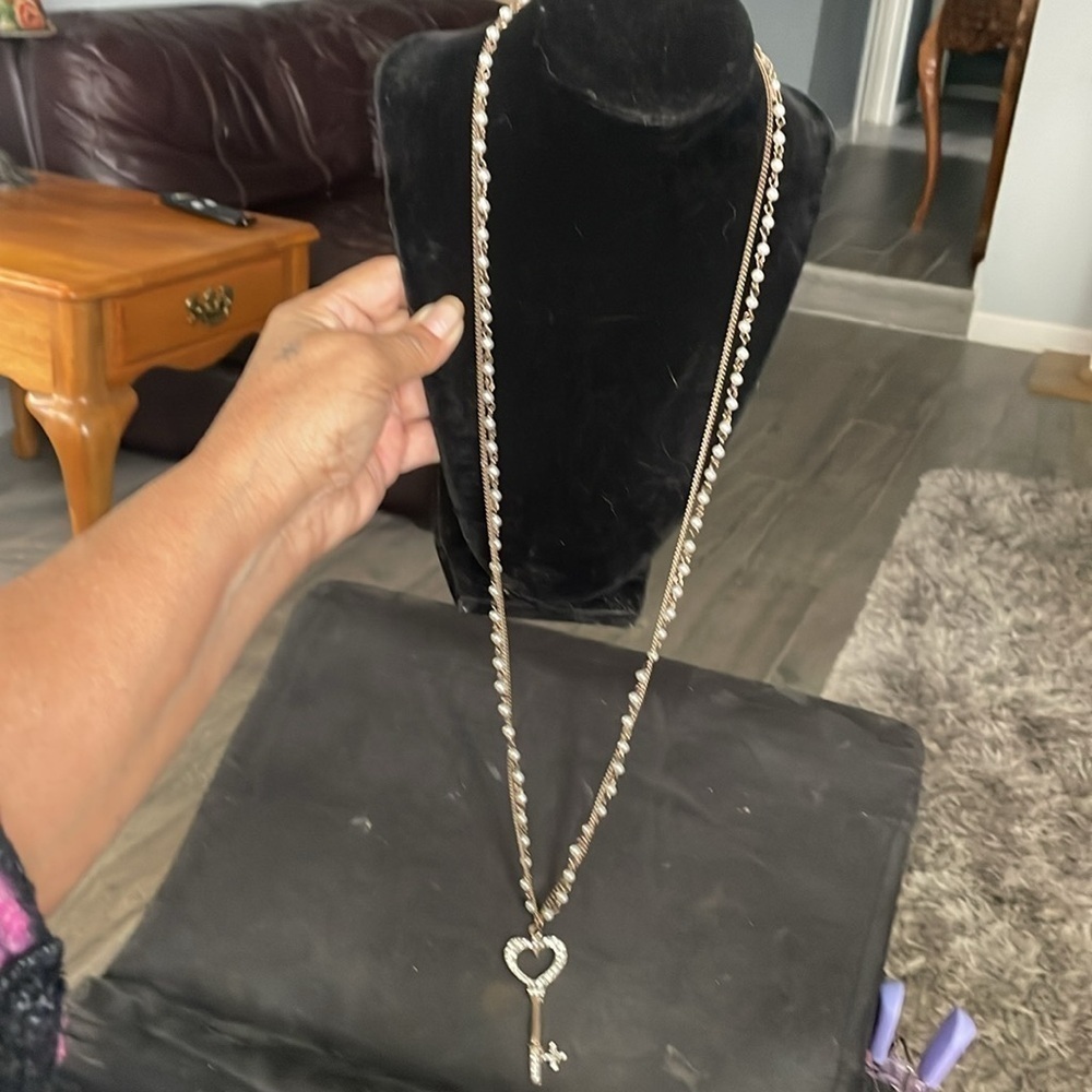 Vintage faux pearl with rhinestone Key Pendant Necklace 34” - Picture 7 of 7
